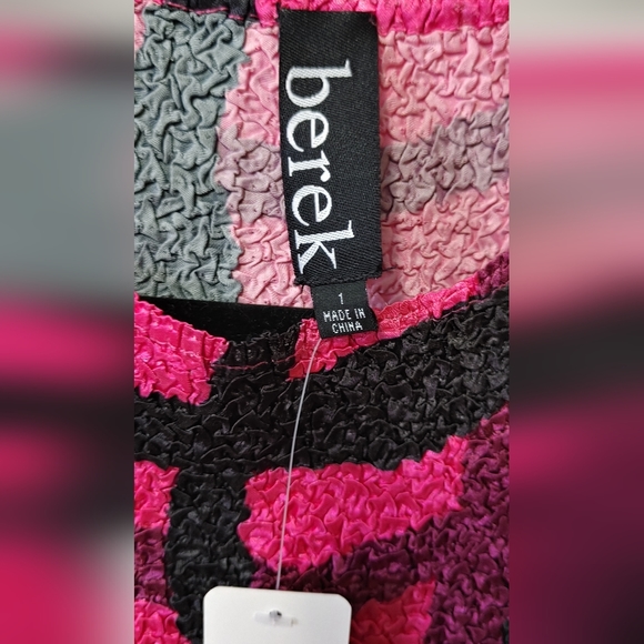 Berek Crinkle Abstract Top    NWT - Picture 4 of 5